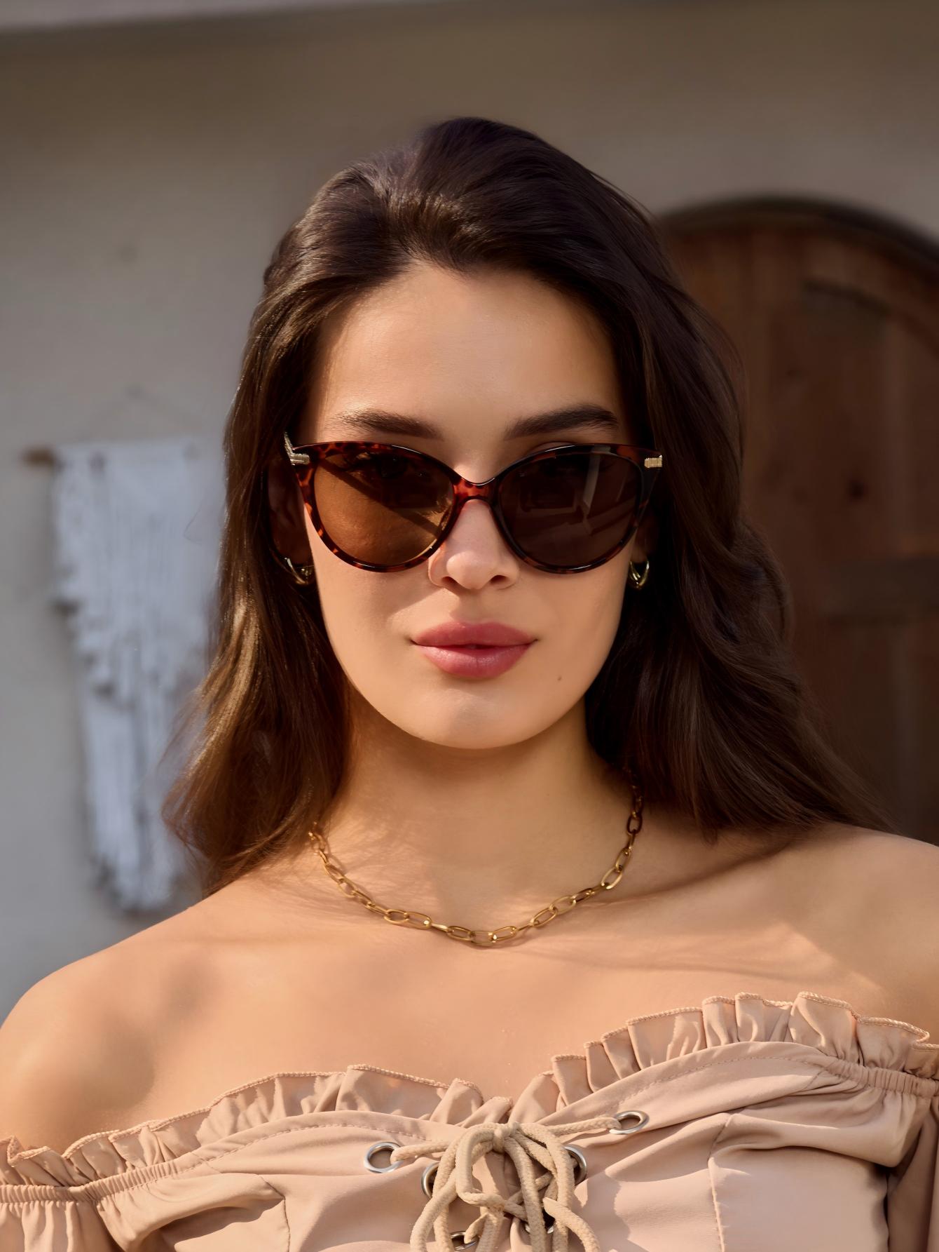 Sunglasses Cat Eye - แว่นตาแฟชั่นทรงแคทอายสไตล์เรโทรมินิมอล พร้อมปลายขาแว่นตกแต่ง เหมาะสำหรับสวมใส่ในชีวิตประจำวัน ถ่ายภาพ และขับรถ